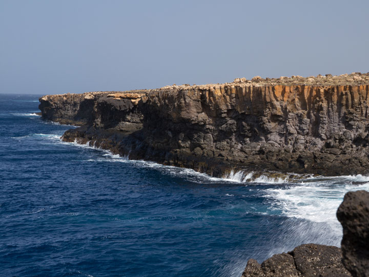 scogliera isola di Sal viaggio capo verde saline di sal capo verde emotions magazine rivista viaggi rivista turismo