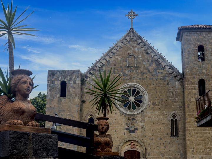 Bolsena la bella facciata gotica della Chisa di San Salvatore - viaggio bolsena - emotions magazine - rivista viaggi - rivista turismo