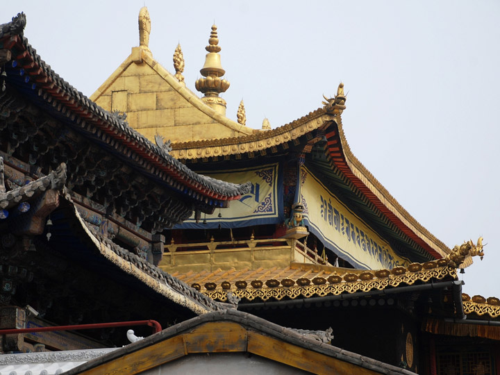Tetto-pagoda-cultura-e-minoranze-etniche-qinghai-tibet-cina-emotions-magazine-rivista-viaggi-turismo_n1