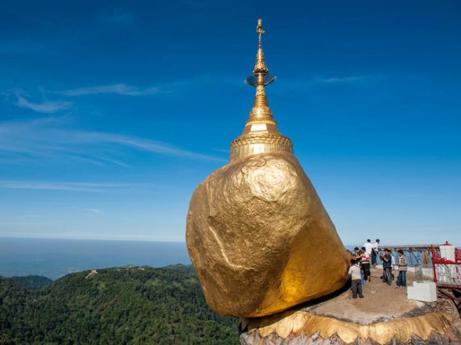 Myanmar-Birmania-Roccia-d-oro-kyaikhtiyo-pagoda-buddha-buddismo-birmani-emotions-magazine-rivista-viaggi-turismo_n1