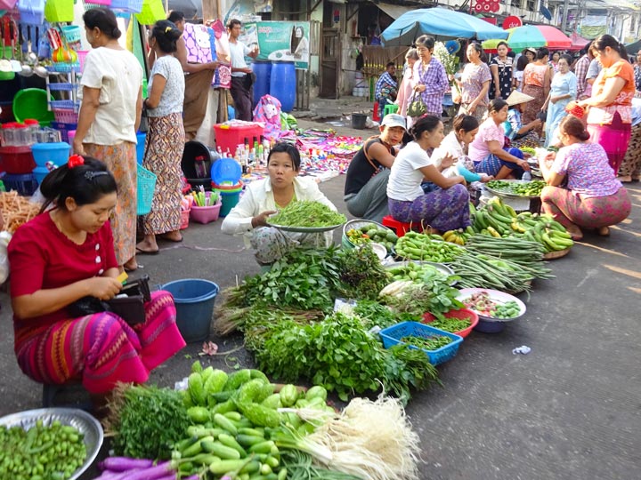 MERCATO YANGON mingalar bus viaggio yangon viaggio myanmar emotions magazine rivista viaggi rivista turismo