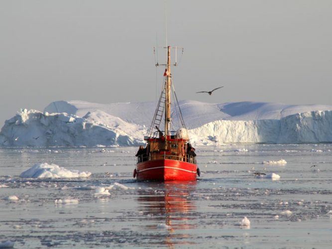 la Disko Bay di notte groenlandia viaggio groenlandia emotions magazine rivista viaggi rivista turismo