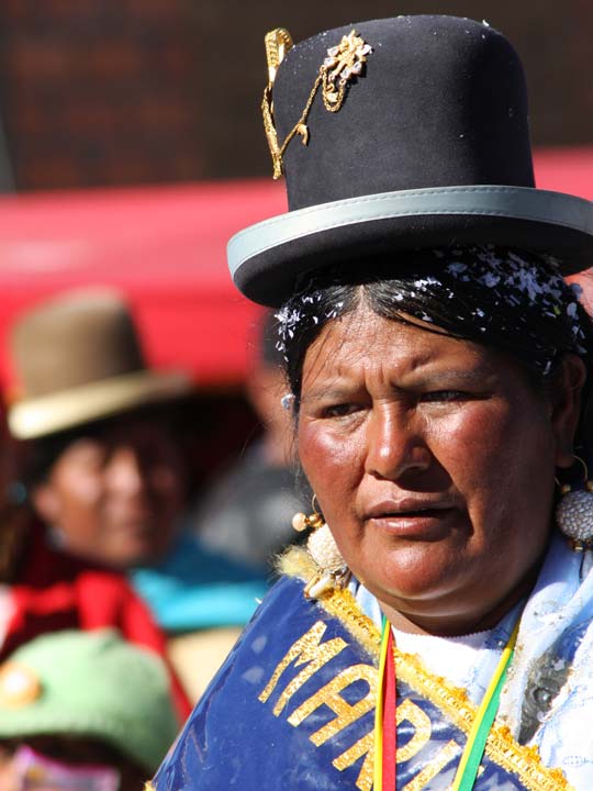 cholitas in costume tradizionale Bolivia emotions magazine rivista viaggi rivista turismo