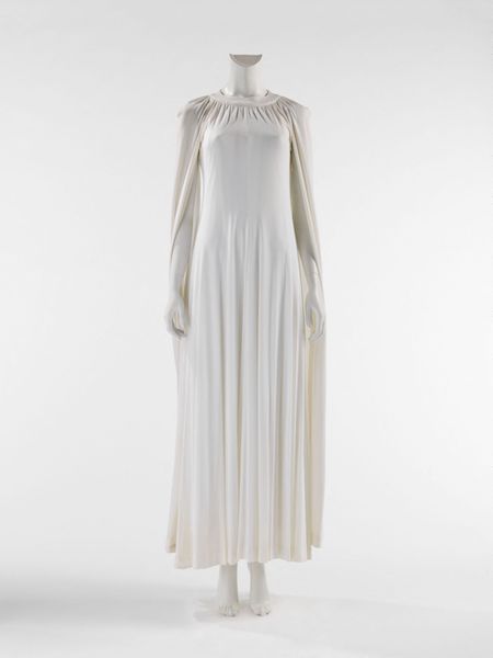 Garde-robe de Dalida. Anonyme. Robe. Maille crÍpe blanche, doublure en maille fluide blanc, 1980. Galliera, musÈe de la Mode de la Ville de Paris.