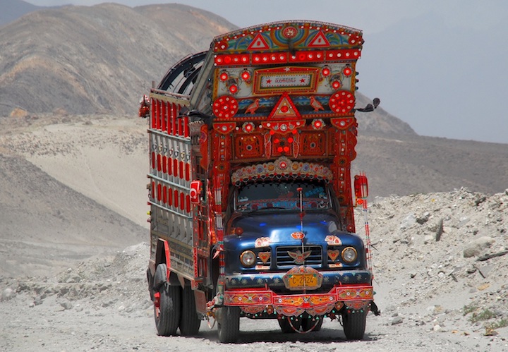 I decoratissmi camion pakistani copia