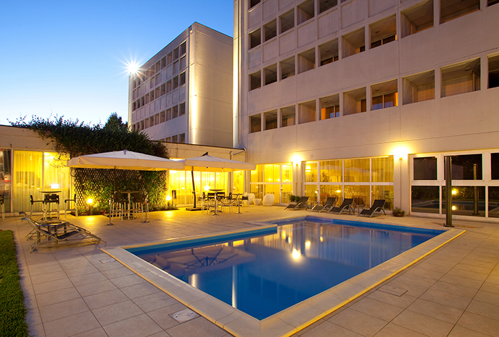 inc-hotels-group-best-western-hotel-farnese-esterno-con-piscina-copia